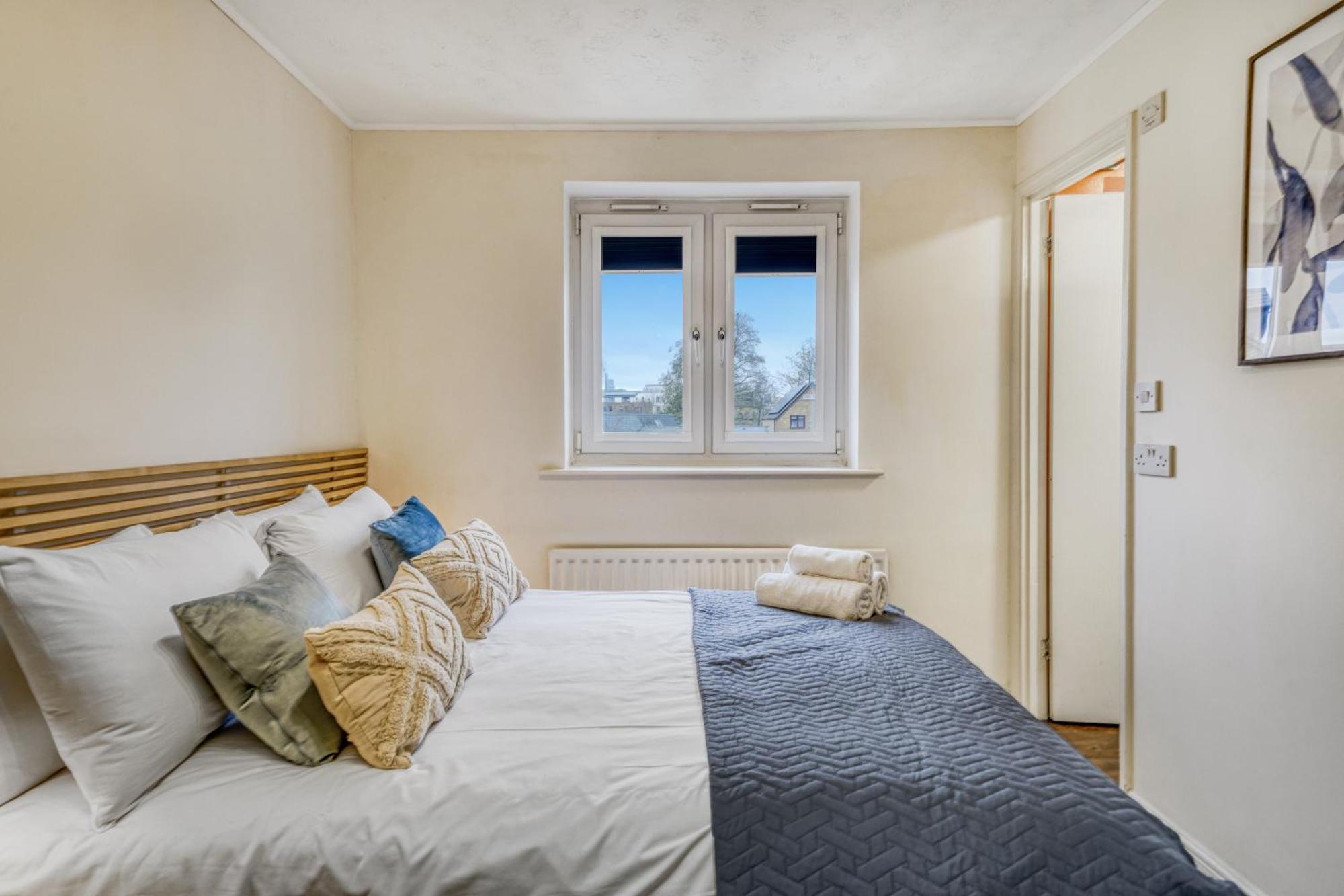 Executive 4 Bedroom Town House In Canada Water Free Wifi & Parking By City Stay Aparts Лондон Екстериор снимка