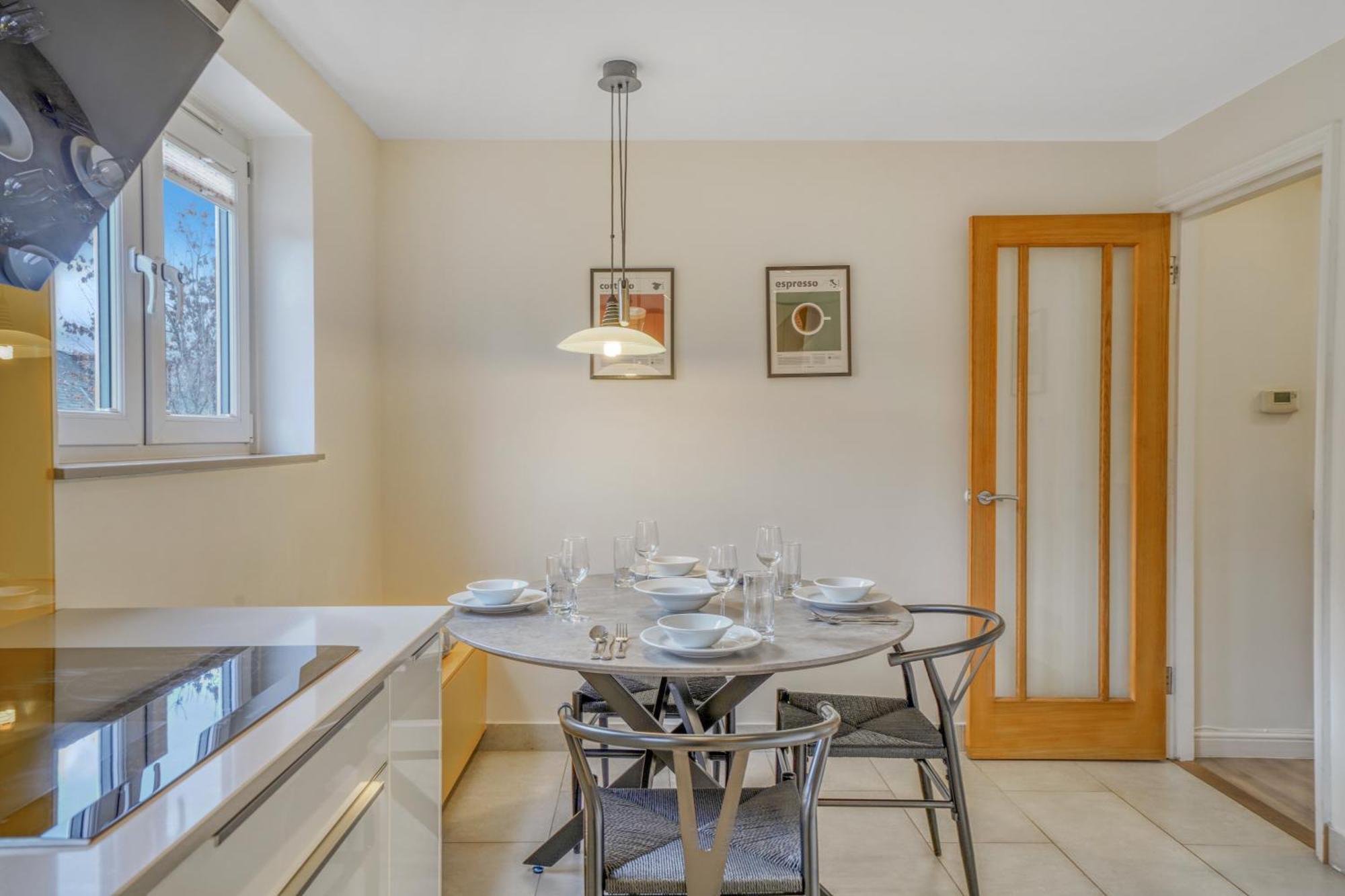Executive 4 Bedroom Town House In Canada Water Free Wifi & Parking By City Stay Aparts Лондон Екстериор снимка