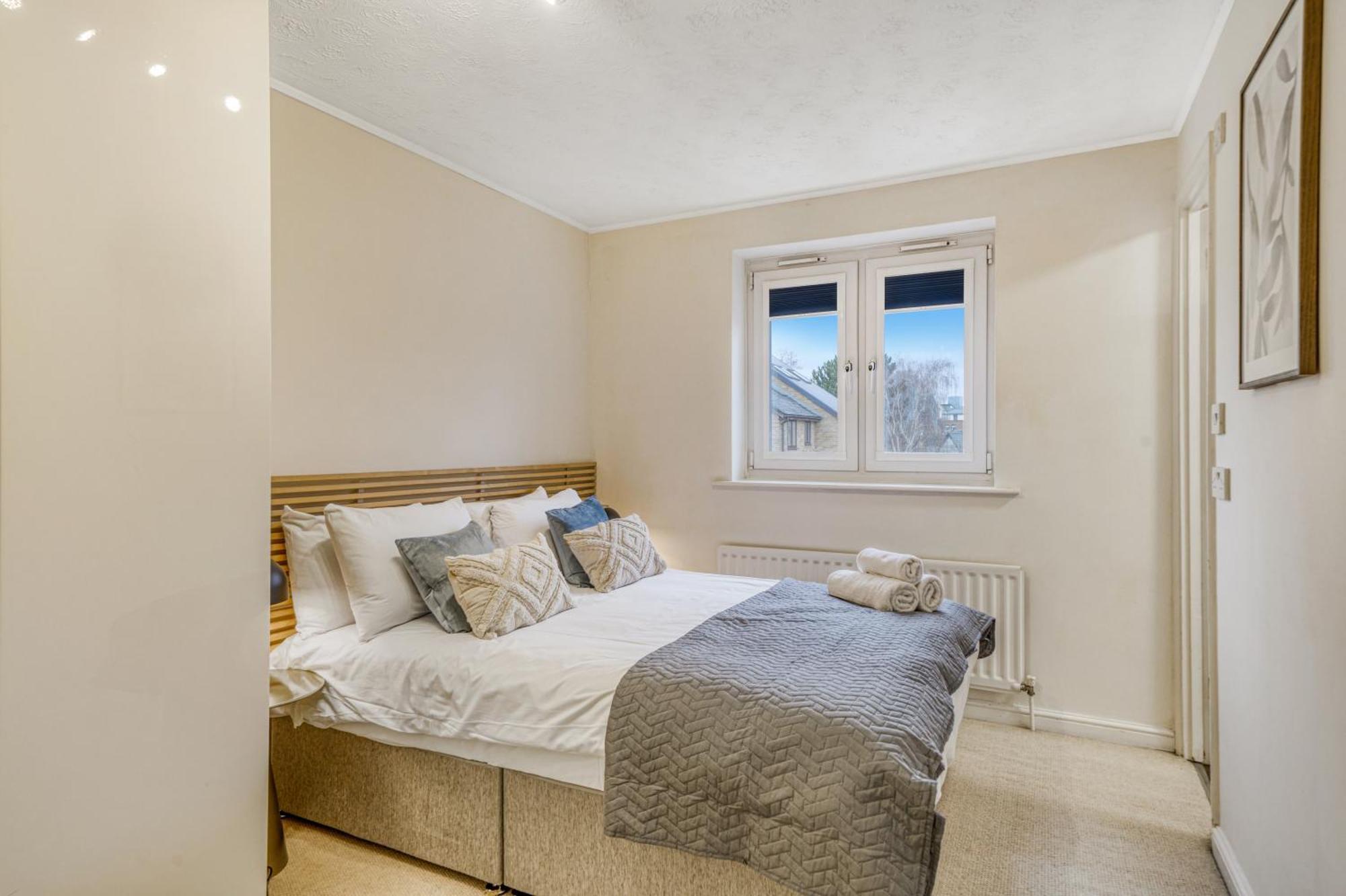 Executive 4 Bedroom Town House In Canada Water Free Wifi & Parking By City Stay Aparts Лондон Екстериор снимка