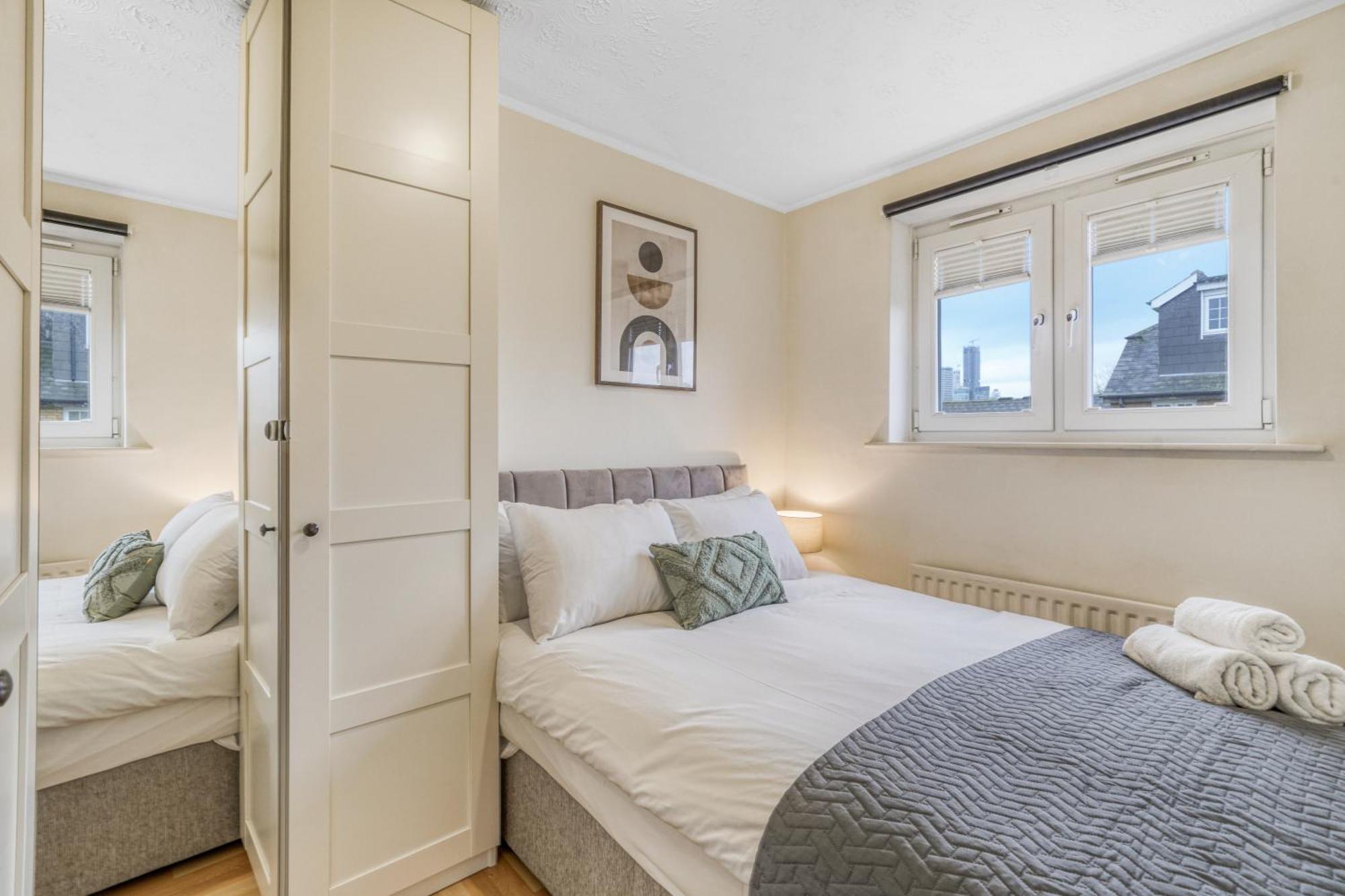 Executive 4 Bedroom Town House In Canada Water Free Wifi & Parking By City Stay Aparts Лондон Екстериор снимка